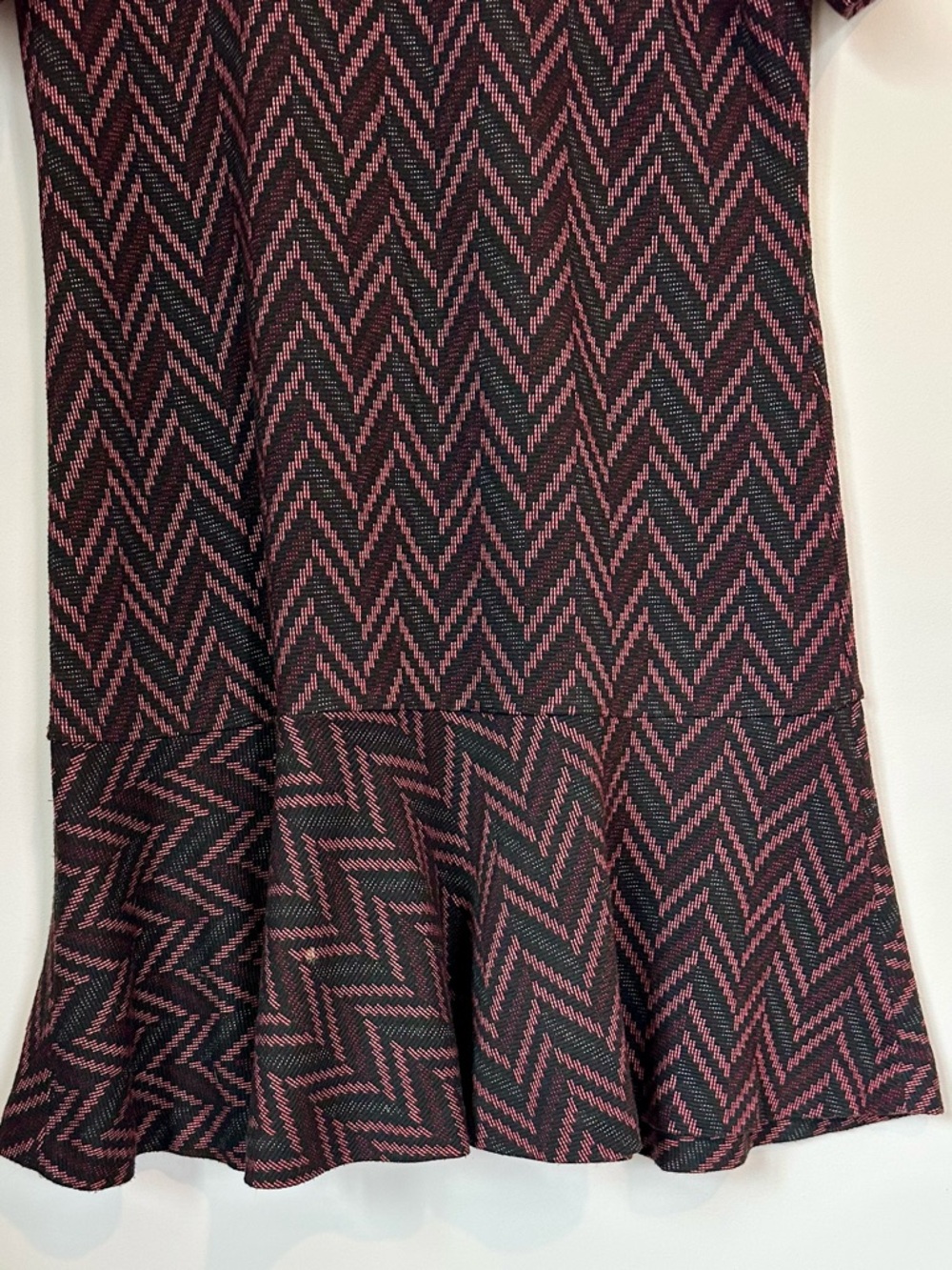 Calvin Klein Black & Pink Chevron Mini Dress - Size: 8 - Picture 5 of 7